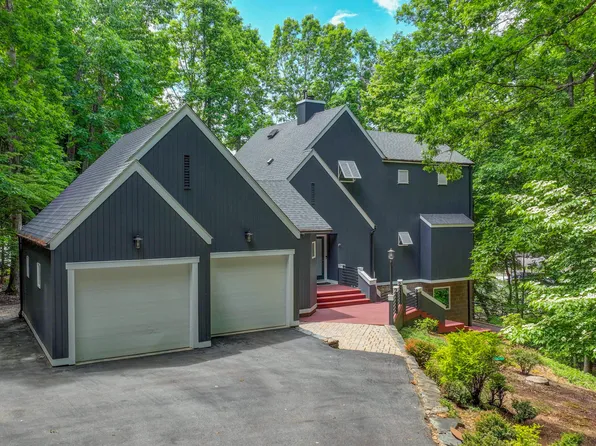 70 Lakeforest Ter, Moneta, VA 24121