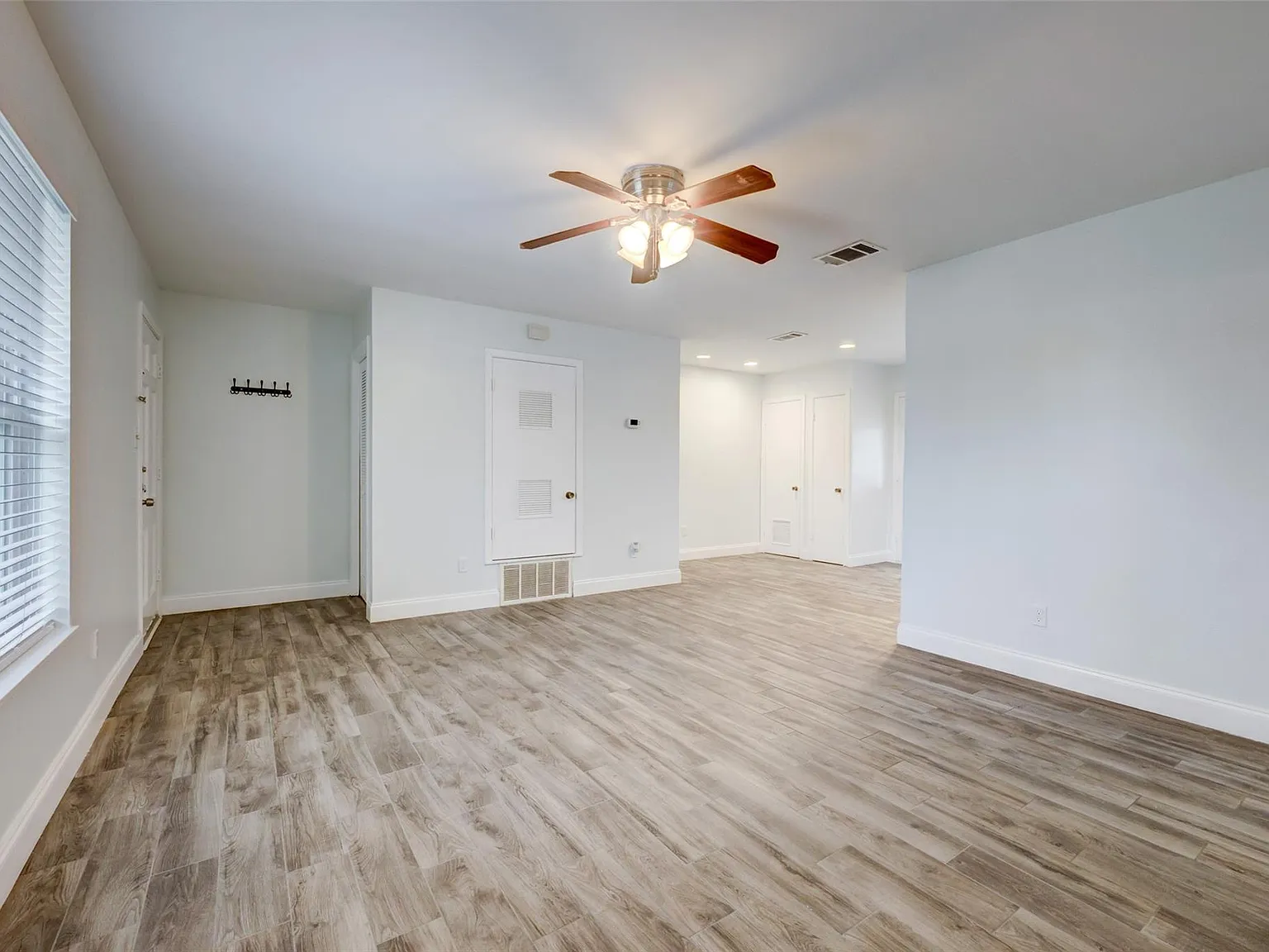 2 bed, 1.0 bath, 900 sqft, $1,700 — Photo 4
