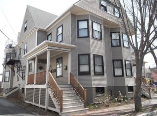 9 Lewis St, Portland, ME 04102