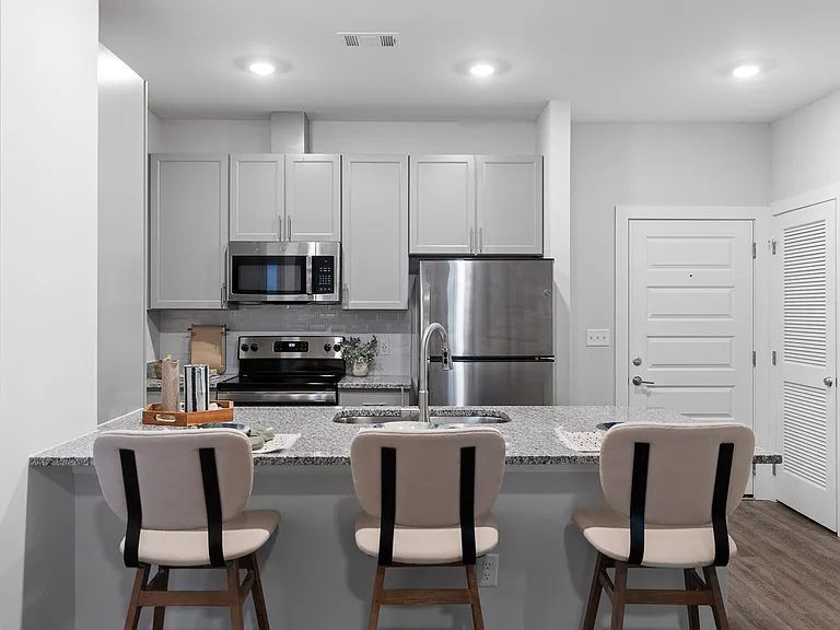 Borough 33 Apartments — Photo 32