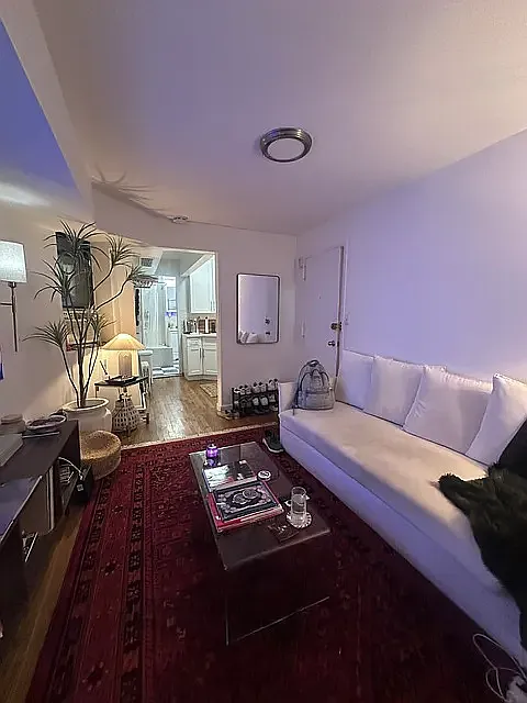 44 Perry Street — Photo 1