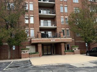 635 Perrie Dr APT 306, Elk Grove Village, IL 60007