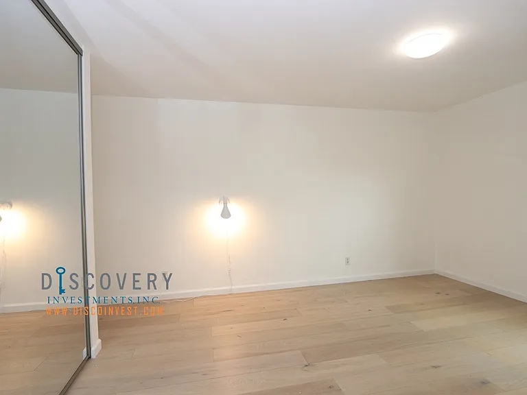 6891 Exeter Dr — Photo 14