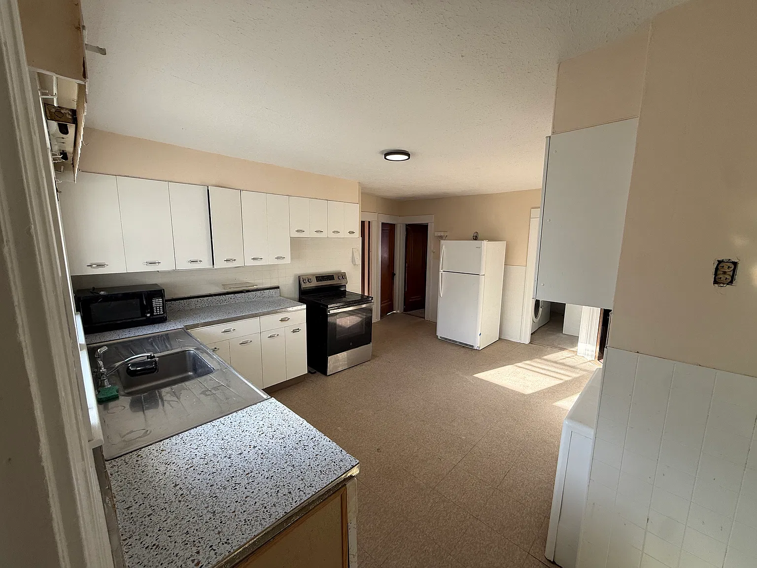 3 bed, 1200 sqft, $2,800 — Photo 4