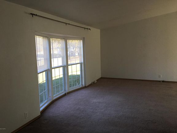 3rd image of 15724 Lake Michigan Dr