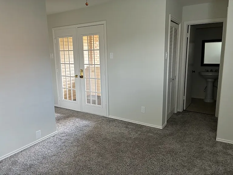 6303 Prospect Ave — Photo 10