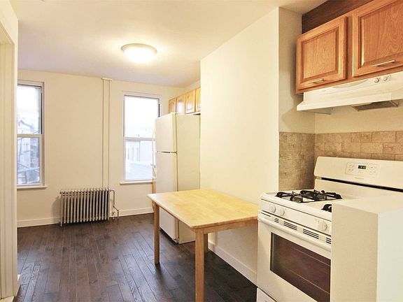 4th image of 5610 61st St Unit 2R