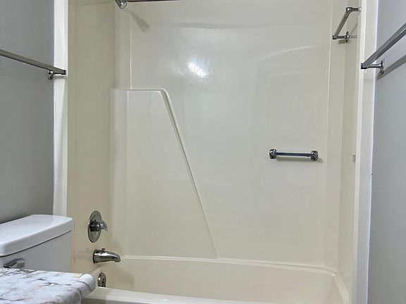 5th image of 20 Hampshire Dr #21
