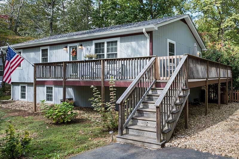 2nd image of 635 Jefferson Dr