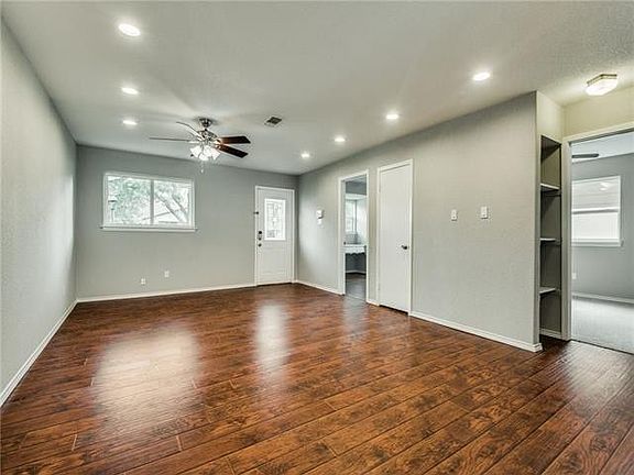 2nd image of 2515 Glacier St