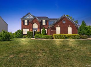 6241 Sapphire Ct, Grand Blanc, MI 48439
