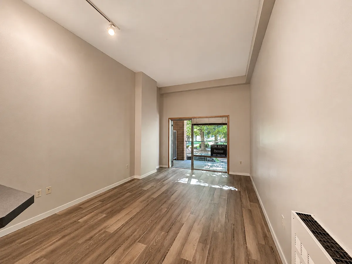 Building Photo - 701 Columbia St #107