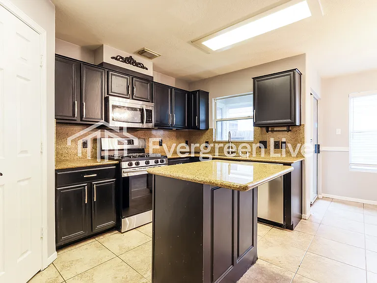 15411 Hickory Dale St — Photo 3