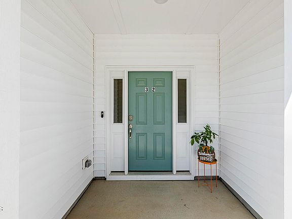 4th image of 32 Bluebottle St