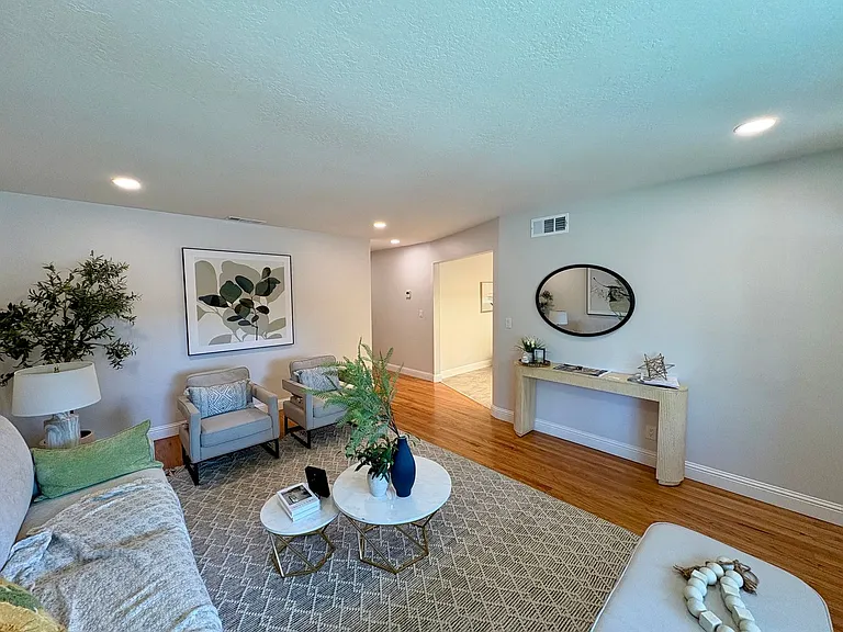 1190 Arlington Ln — Photo 4