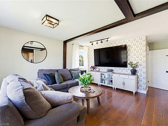 4th image of 1810 Cream St