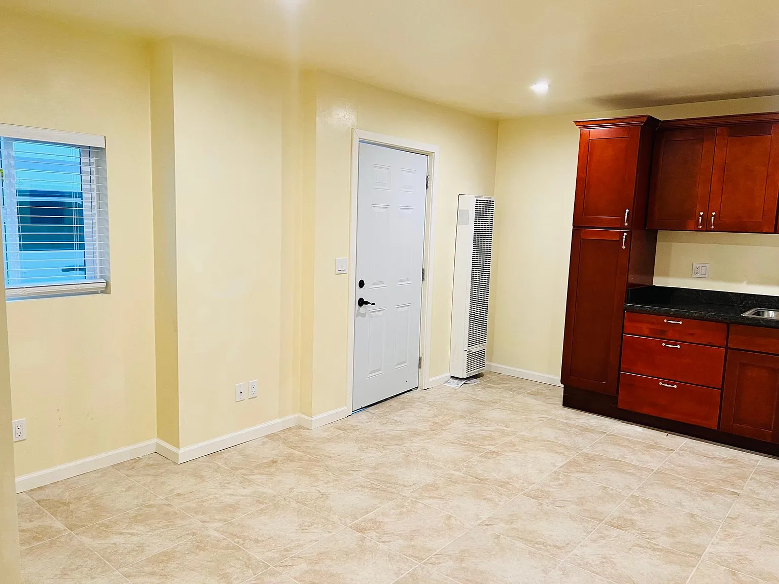 215 Hillcrest Ave — Photo 2