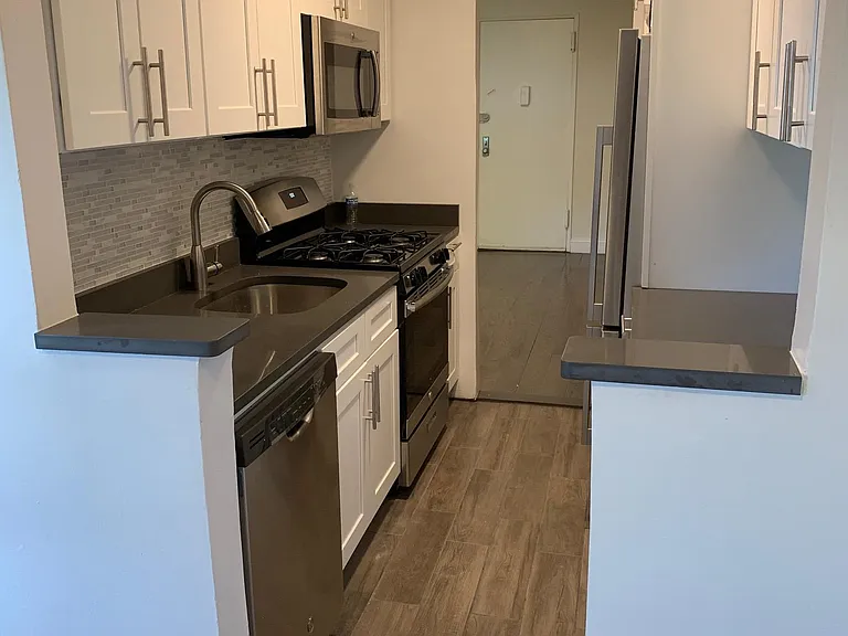 1160 Midland Ave — Photo 6