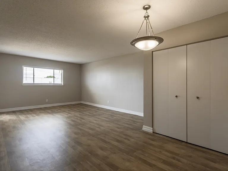 218 Olympia Dr — Photo 10