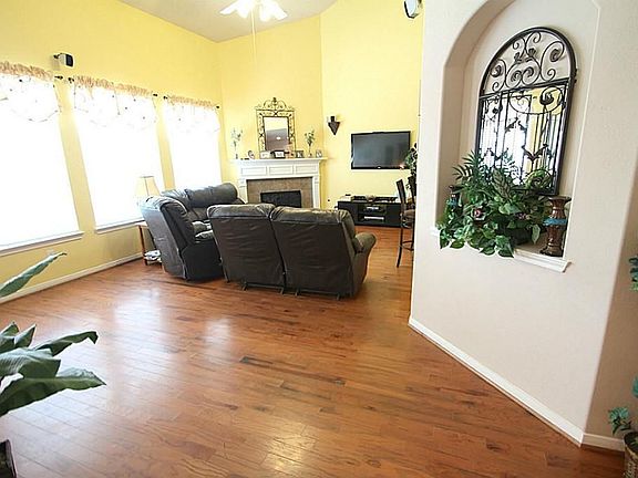 TWO STORY CEILINGS IN THE LIVING ROOM