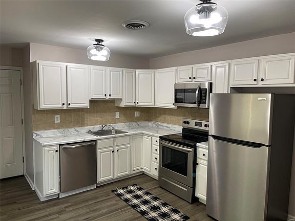 3rd image of 1255 Flicker Dr