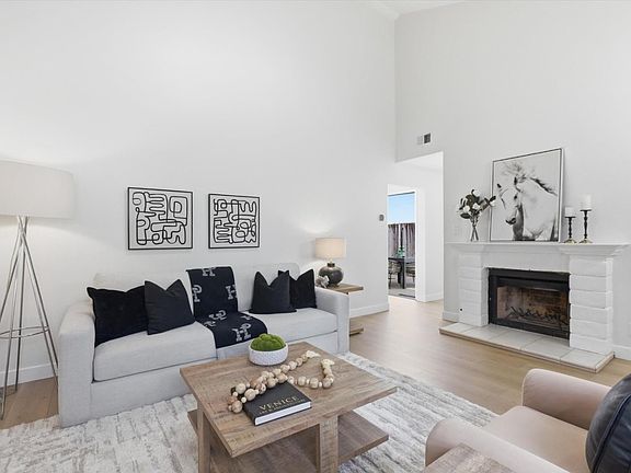 2nd image of 22652 Silver Oak Ln