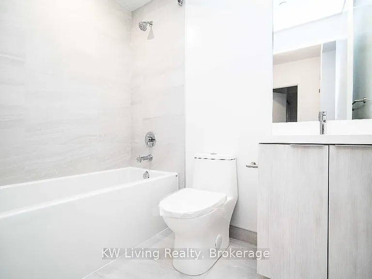 400 King St W #523 — Photo 16