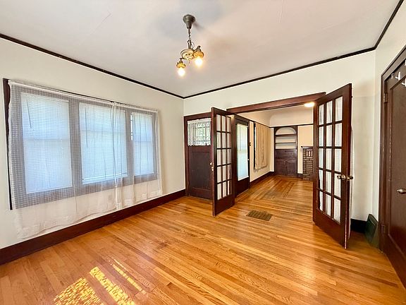 4th image of 806 Spring Ave