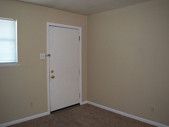 4th image of 513 N Old Highway 63 #9