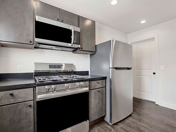 4th image of 3125 N California Ave #3F