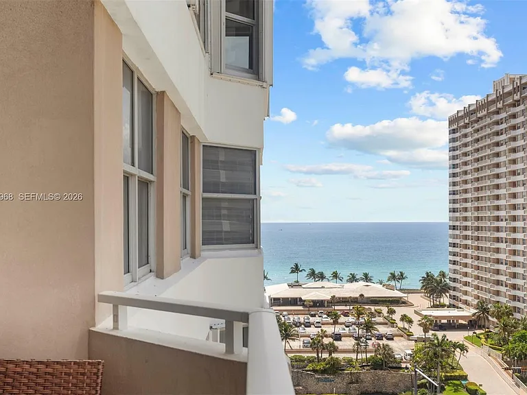 1965 S Ocean Dr #11E — Photo 2