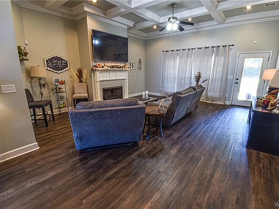 4th image of 8847 Rolling Hills Dr