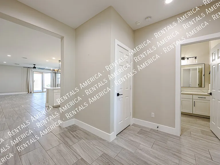 7855 W Rock Springs Dr — Photo 22