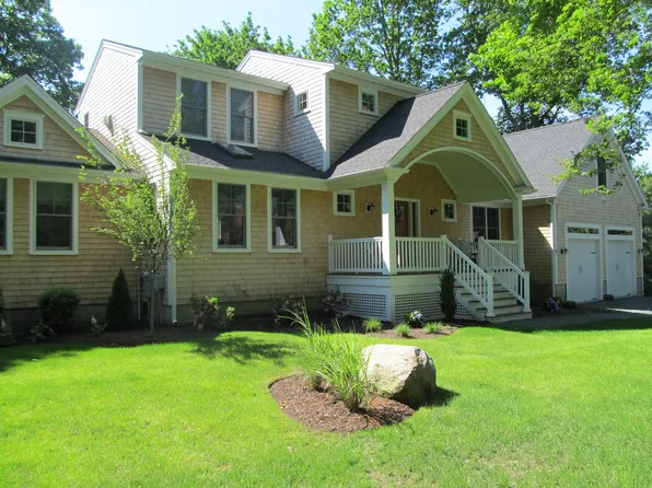 45 Starr Dr, Narragansett, RI 02882