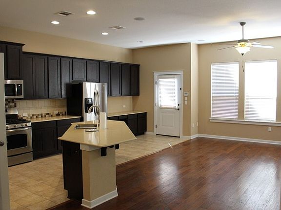 3rd image of 4216 Berkman Dr