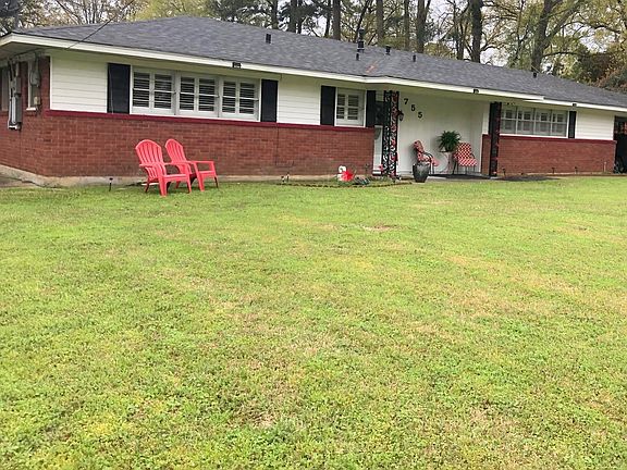 2nd image of 755 Wesley Ave