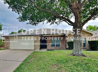 1015 Tyler James Dr, Burleson, TX 76028