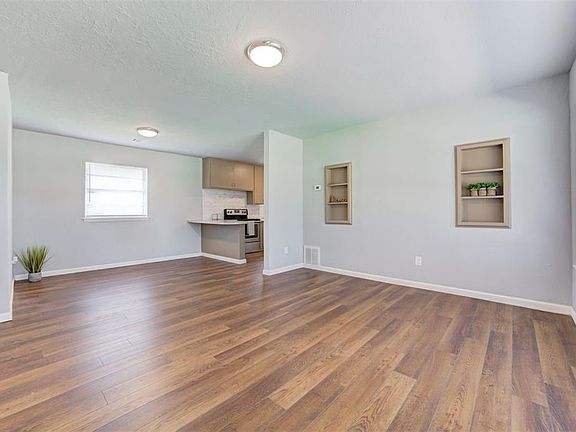 5th image of 1530 NE 43rd St