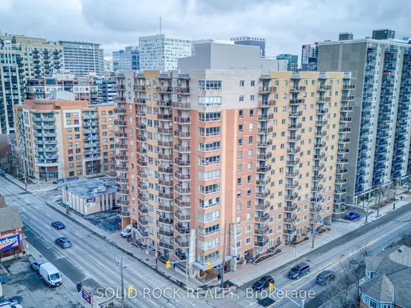 429 Somerset St W #209, Ottawa, ON K2P 2P5