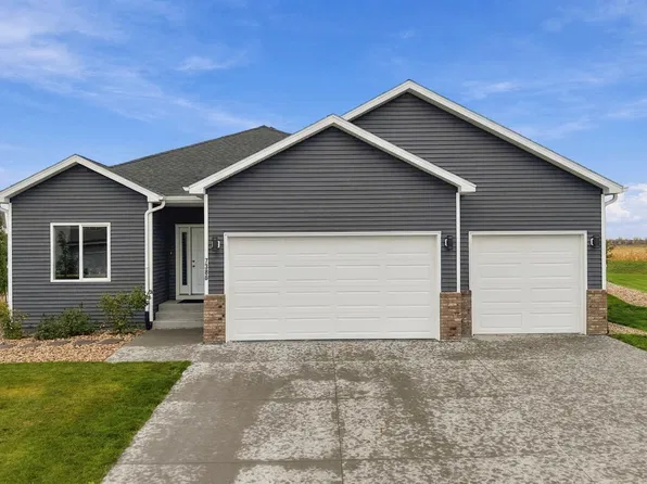 7386 28th St S, Fargo, ND 58104