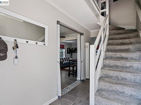 3rd image of 44 Parrott St