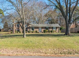 207 Island Dr, Hendersonville, TN 37075