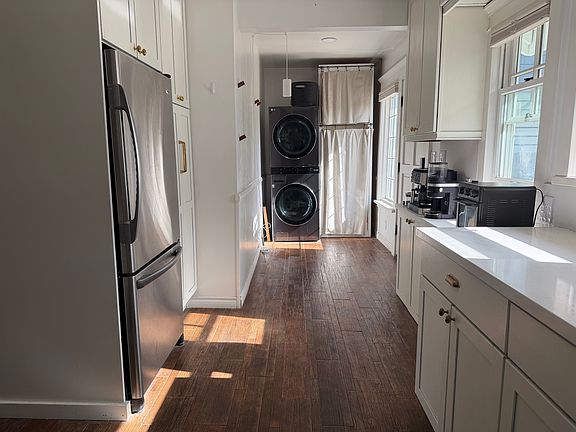 4th image of 1022 Portola Ave