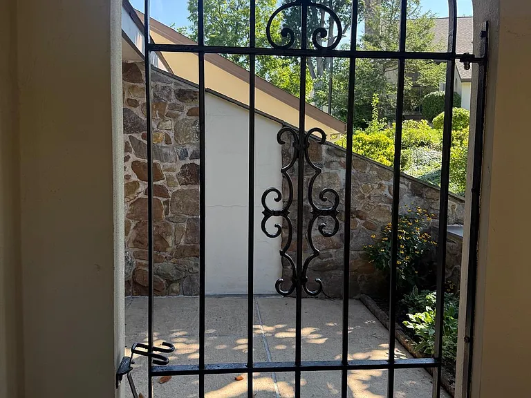14 Oak Knoll Dr — Photo 3