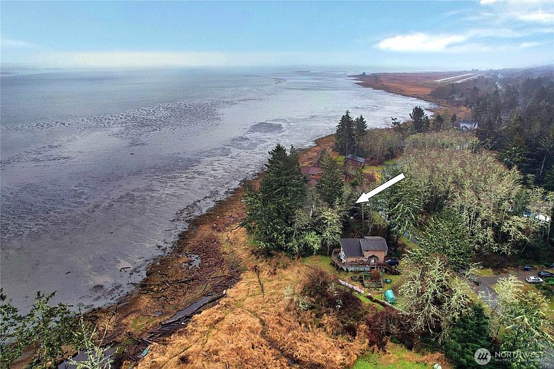 2nd image of 816 Duck lake Drive NE