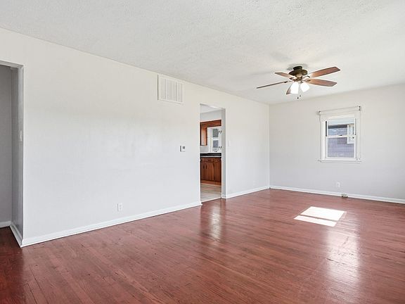 4th image of 204 W Cromer Ave