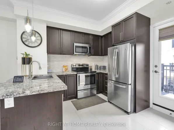 3077 Cawthra Rd #18, Mississauga, ON L5A 2X4