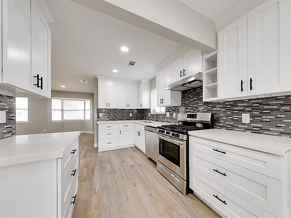 5th image of 12018 Arrowhead Glen Dr