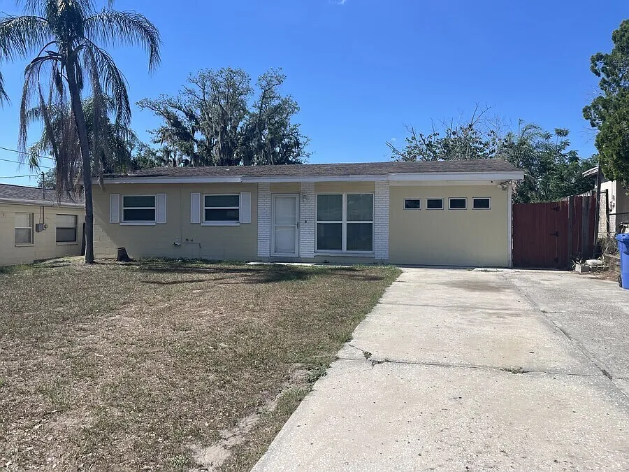 4BR/2BA Updated Home Near USF - Bonus Bedroom and Backyard — Photo 1