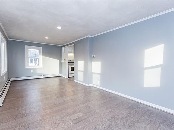 4th image of 70 Hutchinson St